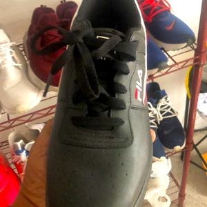 Fila low,black/white/red